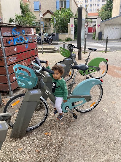 La santé est un droit, Agence d'Assurances à Montreuil
