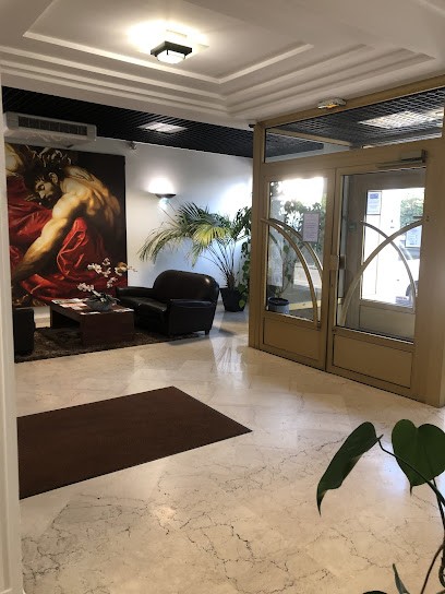 AXA Prévoyance & Patrimoine Dahn Doufilou Doufilou, Agence d'Assurances à Rueil-Malmaison