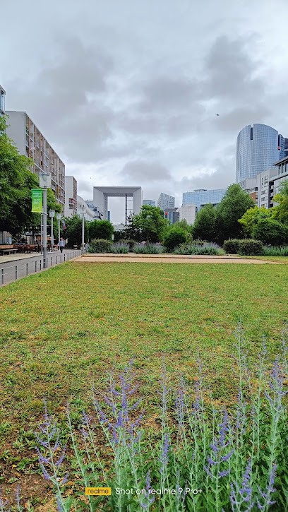 AXA France terrasse 3, Agence d'Assurances à Nanterre